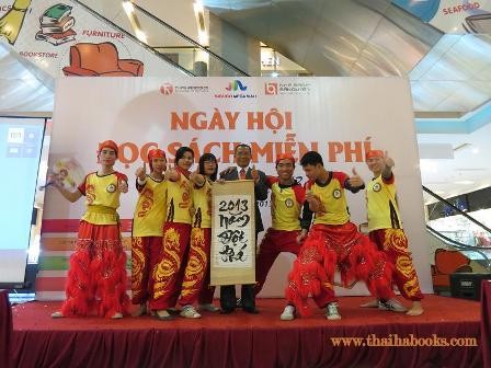 Journée de la lecture gratuite à Indochina Plaza, rendez-vous des bibliophiles de Hanoi - ảnh 1