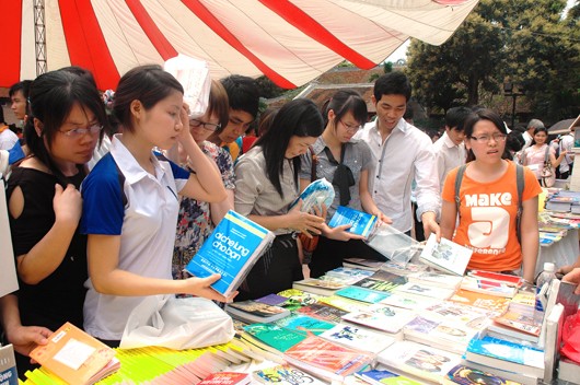 Journée de la lecture gratuite à Indochina Plaza, rendez-vous des bibliophiles de Hanoi - ảnh 2