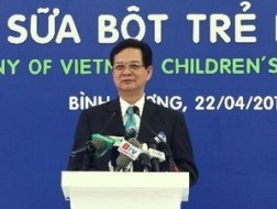 Nguyen Tan Dung assiste à l’inauguration d’une usine de lait en poudre de Vinamilk - ảnh 1