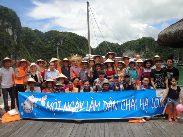 Etre pêcheur pendant un jour à Halong - ảnh 1