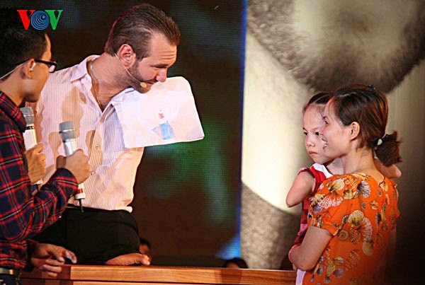 Nick Vujicic inspire les jeunes Vietnamiens - ảnh 14