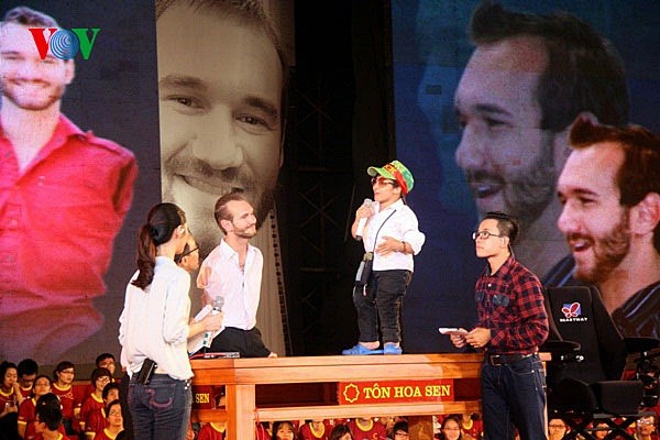 Nick Vujicic inspire les jeunes Vietnamiens - ảnh 13