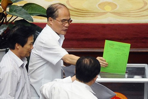 Premier recueil de bulletins de confiance de l’histoire de l’Assemblée nationale  - ảnh 1