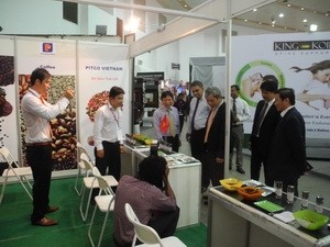 Le Vietnam au salon des produits de consommation courante au Sri Lanka - ảnh 1