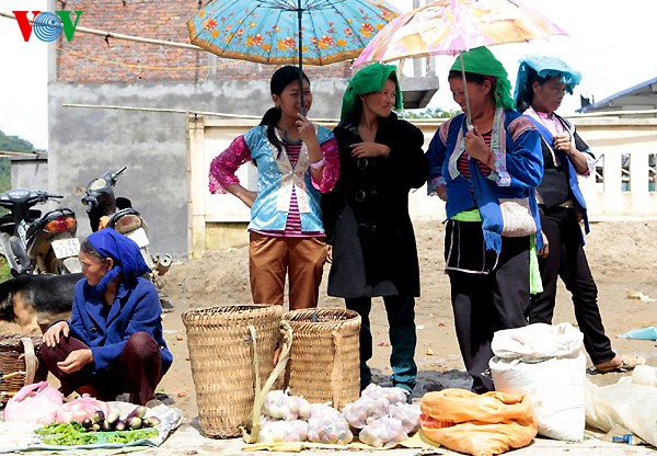 Un marché forain à Dào San - Lai Châu - ảnh 2