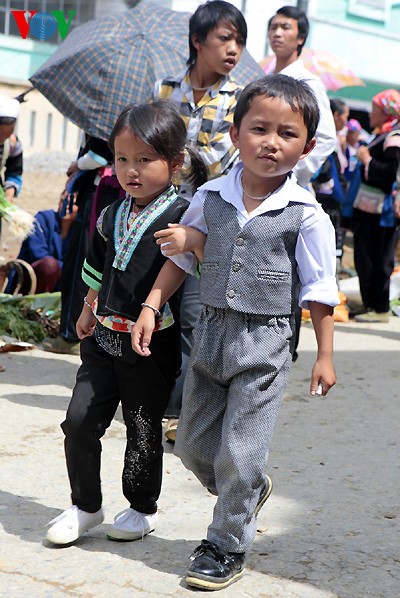 Un marché forain à Dào San - Lai Châu - ảnh 5