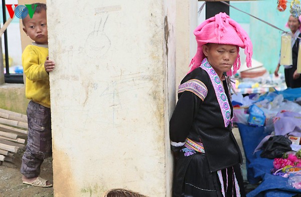 Un marché forain à Dào San - Lai Châu - ảnh 10