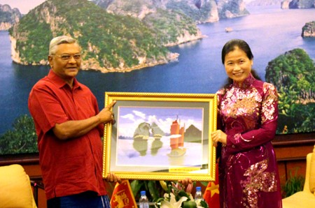 Le président du parlement sri-lankais visite la baie d’Ha Long - ảnh 1