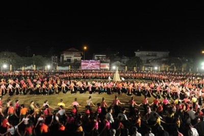 Yen Bai : Guinesse du Vietnam pour une prestation de danse Xoe  - ảnh 1