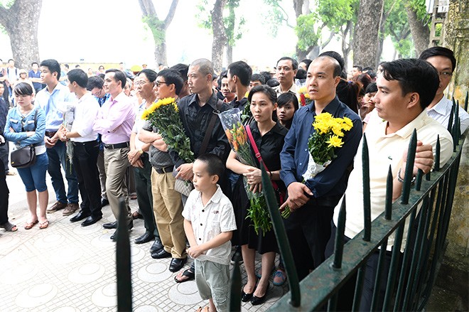 Le peuple vietnamien regrette le général Vo Nguyen Giap - ảnh 2