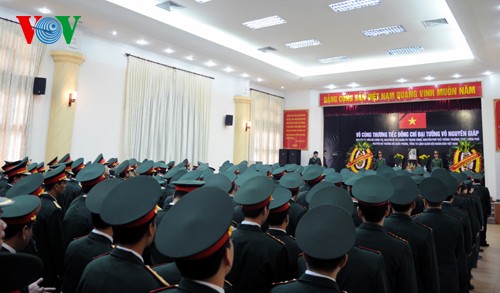 Visite de condoléances en mémoire du général Giap - ảnh 2