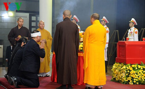 Visite de condoléances en mémoire du général Giap - ảnh 5