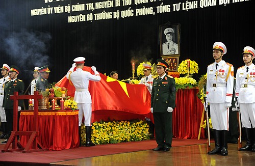 Visite de condoléances en mémoire du général Giap - ảnh 10