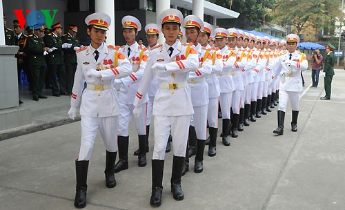 Visite de condoléances en mémoire du général Giap - ảnh 13