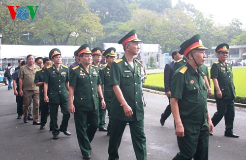 Visite de condoléances en mémoire du général Giap - ảnh 18