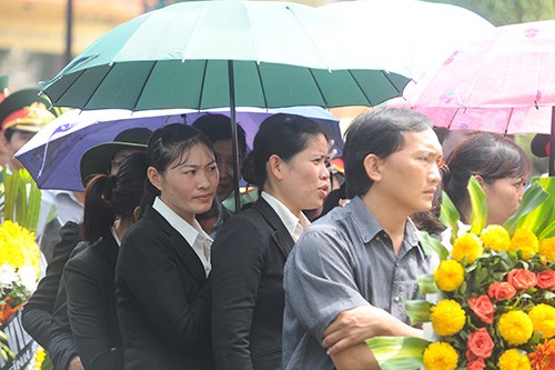 Dernier hommage au général Giap à Quang Binh, en dépit des intempéries - ảnh 7