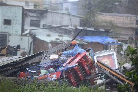 Le Typhon Nari a touché  le Centre Vietnam - ảnh 1