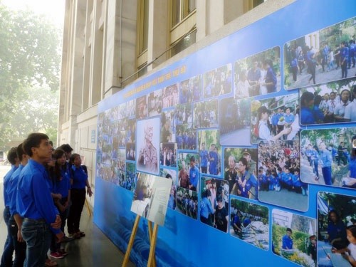 Exposition de photos « Le général Vo Nguyen Giap et la jeunesse hanoienne » - ảnh 1