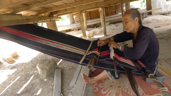 Le tissage de brocatelles chez les Ede - ảnh 1