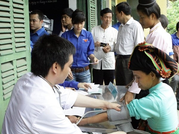 Des jeunes médecins volontaires entament leur mission - ảnh 1