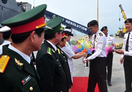 Un navire de la Marine singapourienne à Da Nang  - ảnh 1