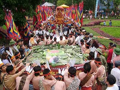 Les préparatifs s’accélèrent à plus d’un mois de la fête des rois Hung - ảnh 1