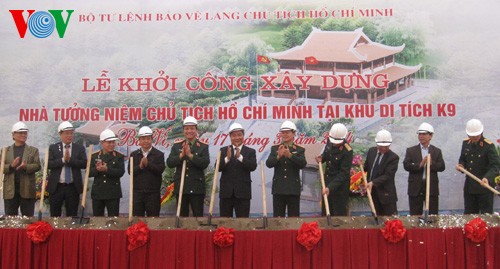 Mis en chantier de la maison commémorative du président Ho Chi Minh à Ba Vi - ảnh 1