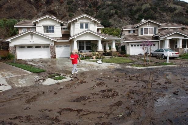 États-Unis : plus de 100 disparus après un glissement de terrain - ảnh 1