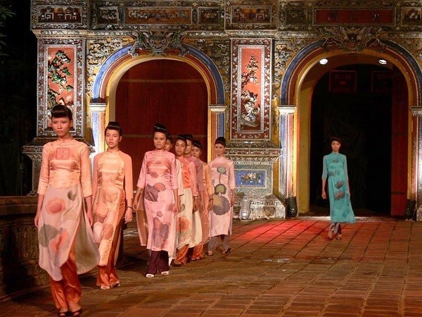 Festival de Hue 2014: Ouverture de la fête de l’ao dai - ảnh 2