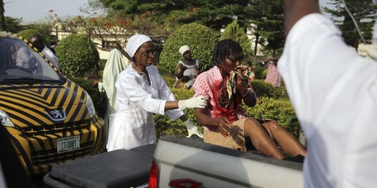 Nigeria: au moins 71 morts dans le pire attentat commis dans la capitale - ảnh 1