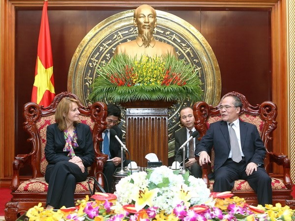 Rencontre entre Nguyen Sinh Hung et la vice-présidente du Bundestag allemand  - ảnh 1