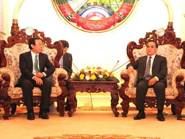 Le PM Laotien reçoit une délégation du bureau gouvernemental du Vietnam - ảnh 1