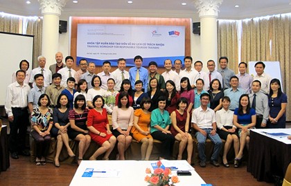 33 premiers formateurs du tourisme responsable pour le Vietnam  - ảnh 1