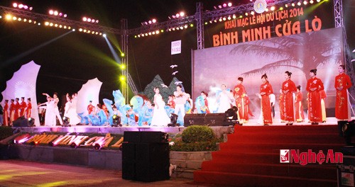 Inauguration de la saison touristique 2014 de la plage de Cua Lo - ảnh 1