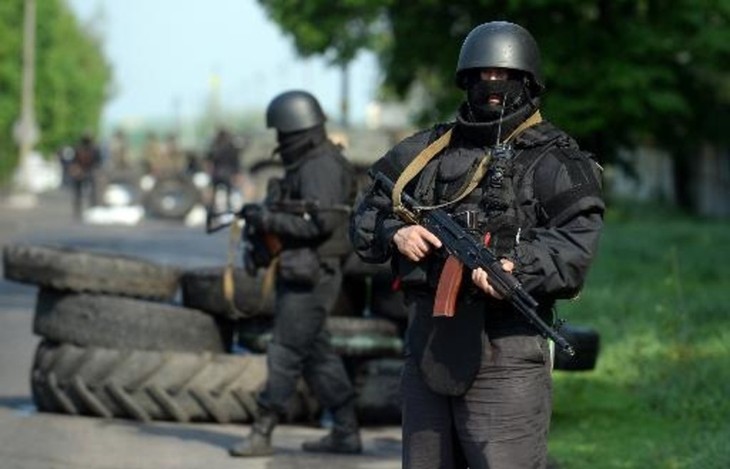 Ukraine : 4 morts à Slaviansk - Moscou dénonce des violations massives des droits de l'homme - ảnh 1