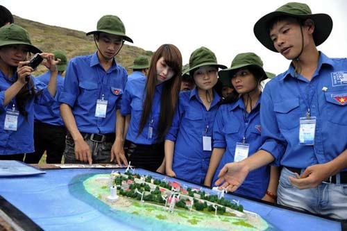 Des jeunes attachés à la mer et aux îles du pays - ảnh 3