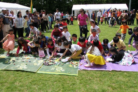 Journée de la famille de l’ASEAN en France - ảnh 1