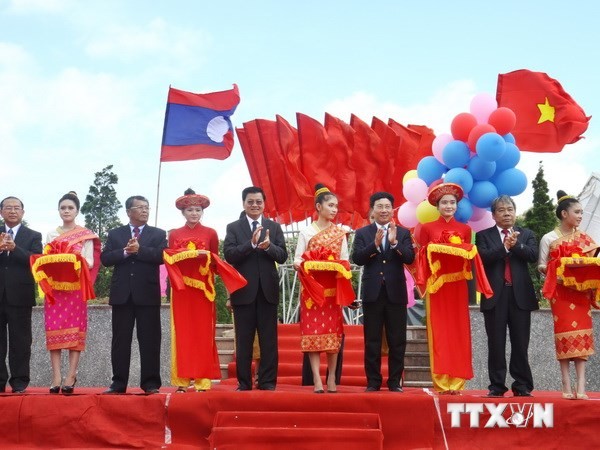 Inauguration du poste-frontière international de La Lay - ảnh 1