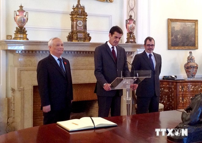 Le vice-président de l’Assemblée nationale Uong Chu Luu à Porto (Portugal) - ảnh 1