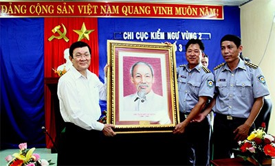 Truong Tan Sang vient encourager les pêcheurs de Danang  - ảnh 1