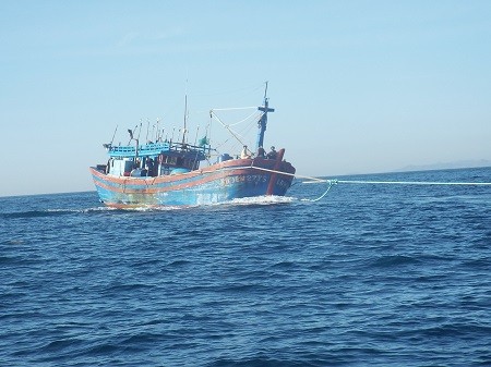 Secourir les pêcheurs d’un beateau en panne de Binh Dinh - ảnh 1