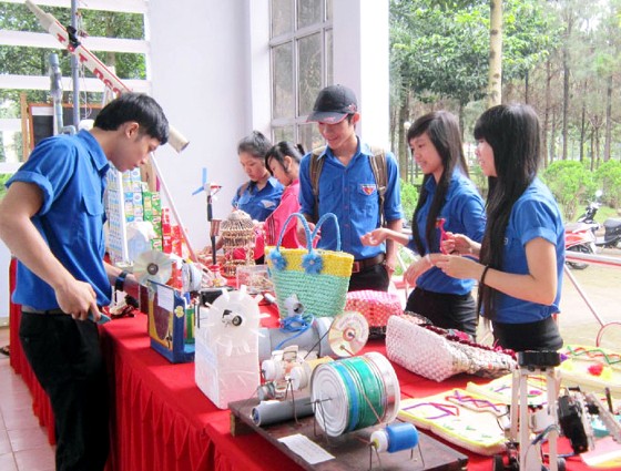 Remise du prix de créativité aux jeunes de Hanoï 2014 - ảnh 1