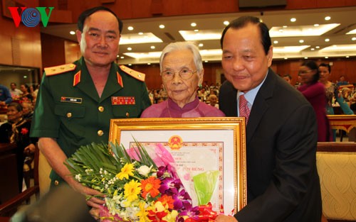 Remise du titre de mères vietnamiennes héroïques - ảnh 1