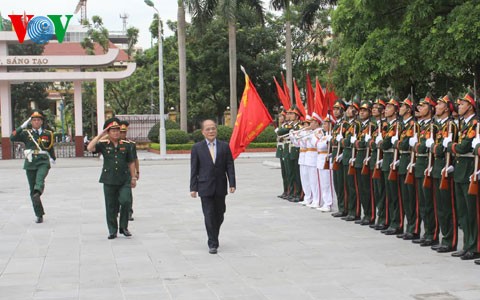 Nguyen Sinh Hung à la clôture de l’année scolaire de l’Académie de la Défense - ảnh 1