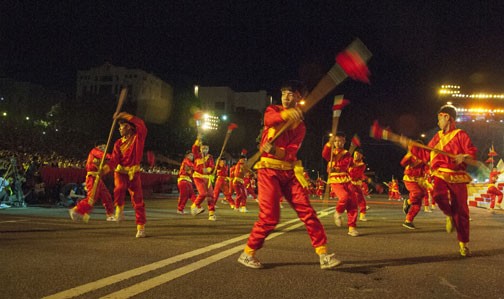 Démonstration d’arts martiaux dans la rue - ảnh 1