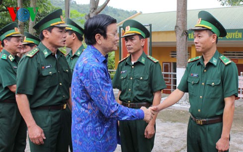 Le président de la République offre  des veaux aux foyers pauvres - ảnh 3