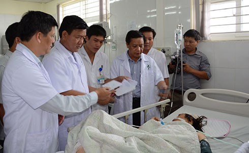 Exemption de frais d’hospitalisation aux victimes de l’accident de la route à Lao Cai - ảnh 1