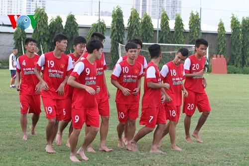 La vague rouge patriotique sur la pelouse de My Dinh - ảnh 10