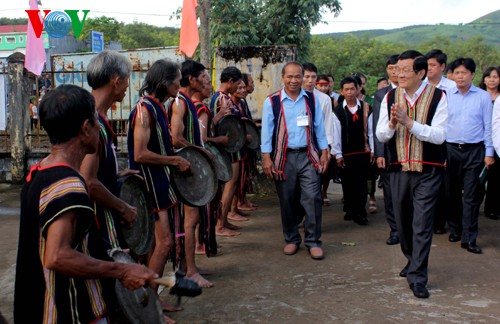 Le président Truong Tan Sang à Kon Tum - ảnh 3