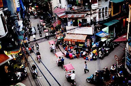 Le quotidien des Hanoiens du vieux quartier - ảnh 2